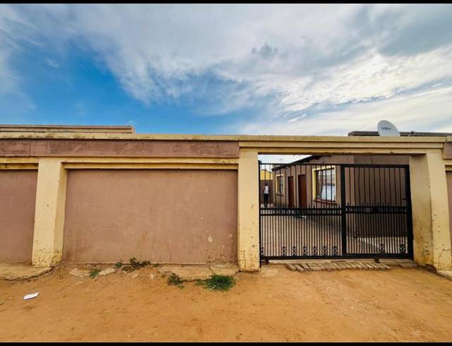 10 BEDROOM HOUSE FOR SALE IN BUHLE PARK